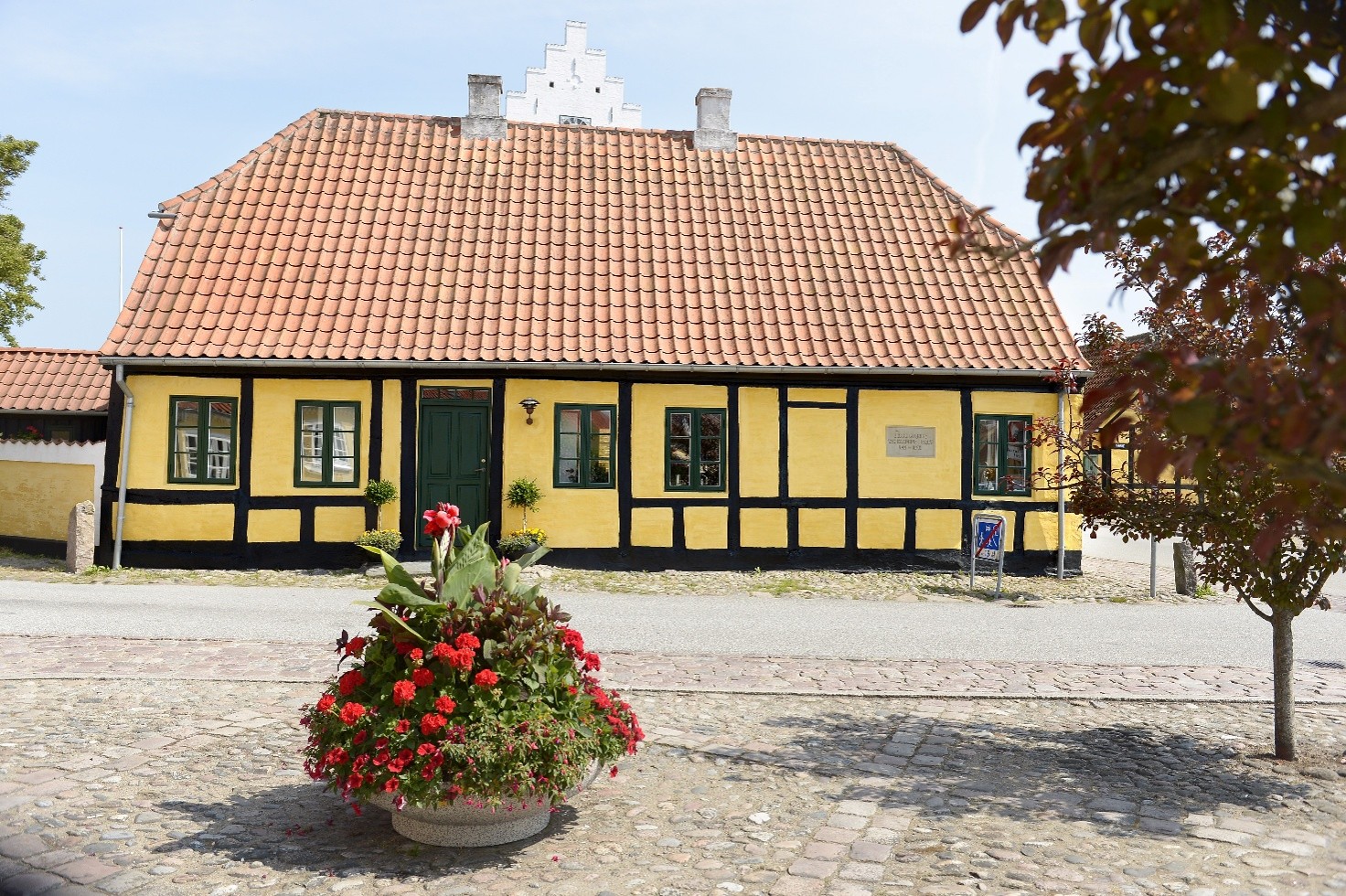 Sæby gamle by & Fruen fra Havet – købstadsidyl og Ibsens muse